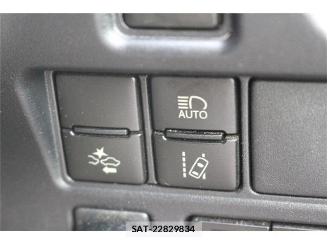 Toyota NOAH 2017-11 8781400-4