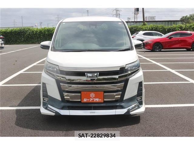 Toyota NOAH 2017-11 8781400-6