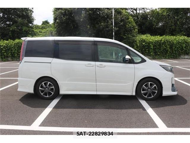 Toyota NOAH 2017-11 8781400-8