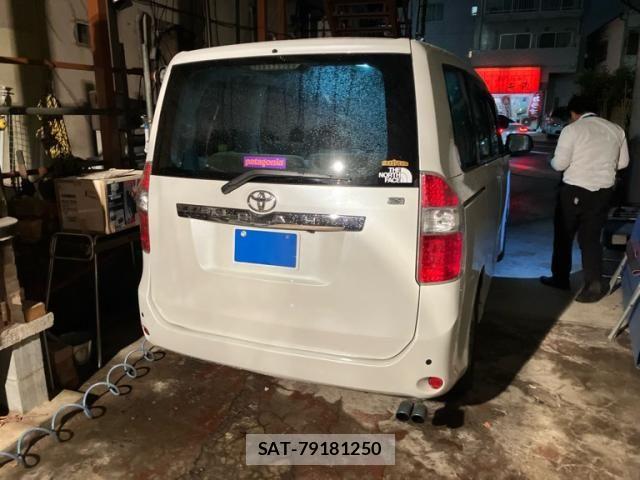 Toyota NOAH 2008-03 8781406-2
