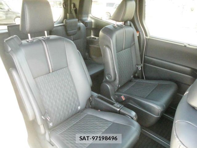 Toyota NOAH 2023-10 8781395-13