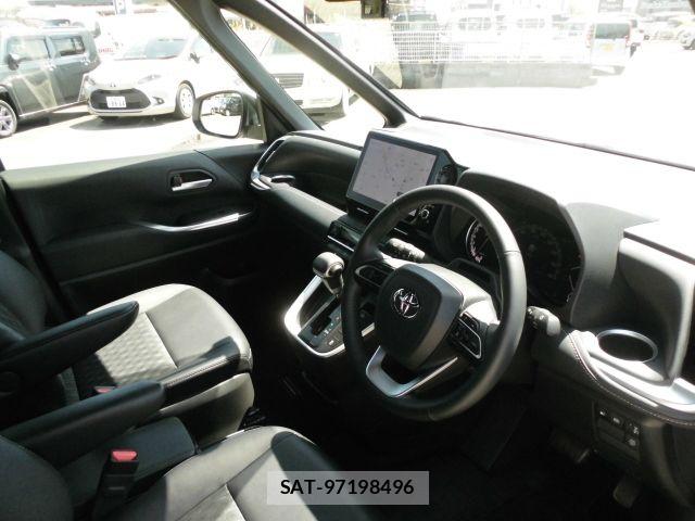 Toyota NOAH 2023-10 8781395-1