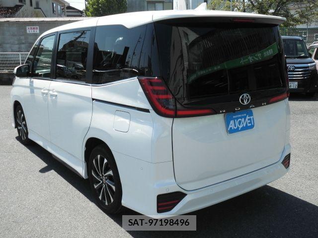 Toyota NOAH 2023-10 8781395-2