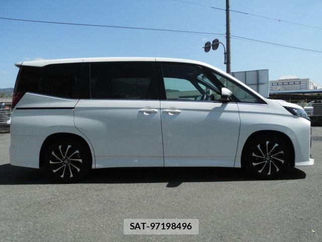 Toyota NOAH 2023-10 8781395-6
