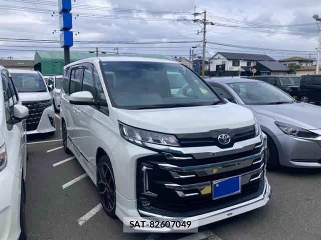 Toyota NOAH 2022-12 8781394-0