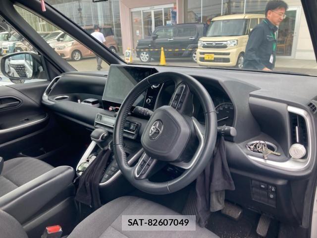Toyota NOAH 2022-12 8781394-15