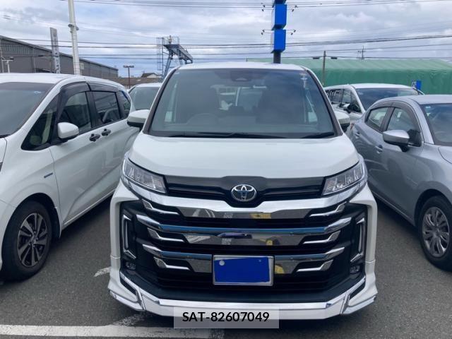 Toyota NOAH 2022-12 8781394-1