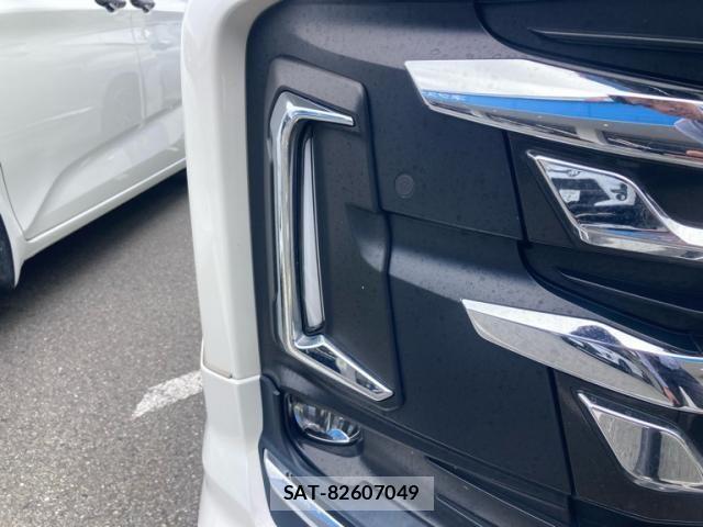 Toyota NOAH 2022-12 8781394-3
