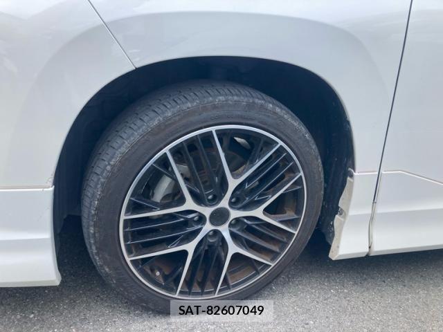 Toyota NOAH 2022-12 8781394-5