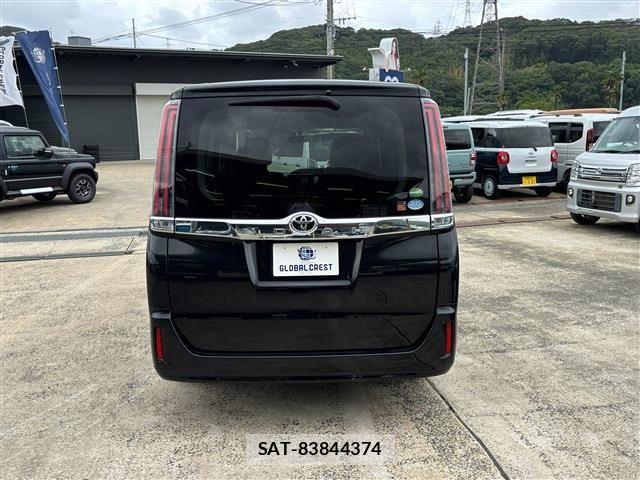 Toyota NOAH 2017-12 8796941-14