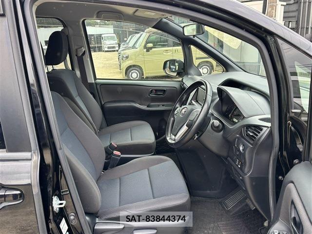 Toyota NOAH 2017-12 8796941-18