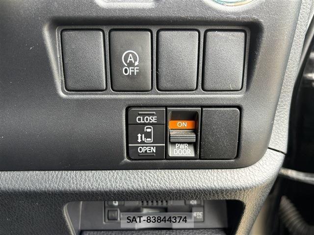 Toyota NOAH 2017-12 8796941-21