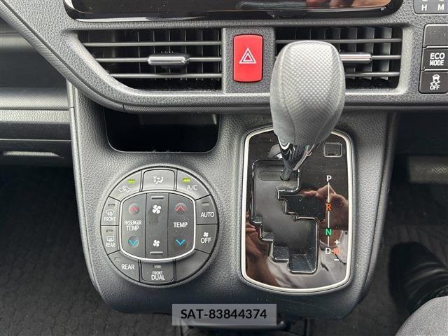 Toyota NOAH 2017-12 8796941-26