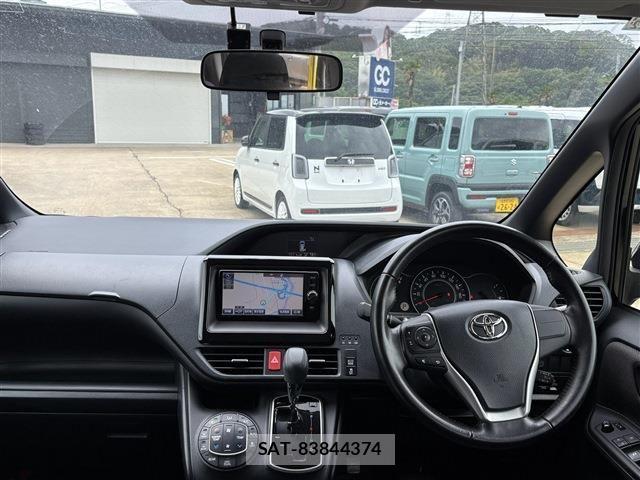Toyota NOAH 2017-12 8796941-2