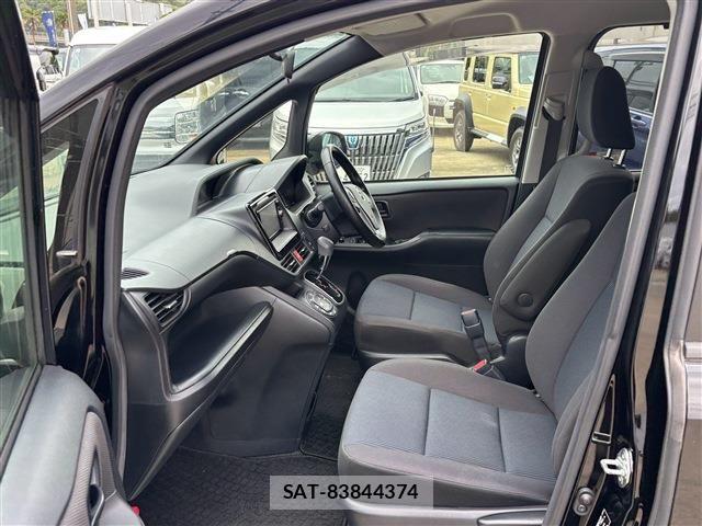 Toyota NOAH 2017-12 8796941-4