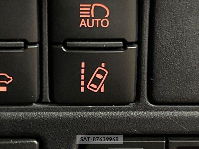 Toyota NOAH 2017-05 8796940-6