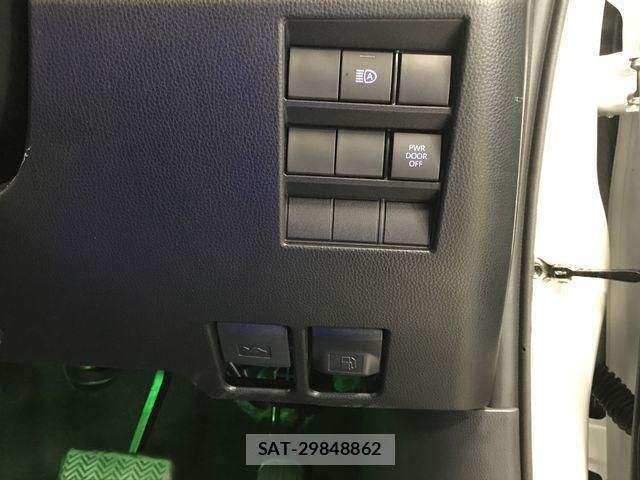 Toyota NOAH 2023-07 8796931-14