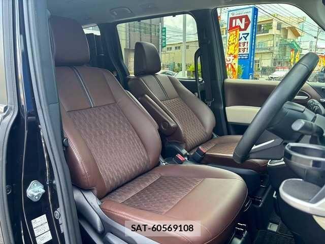 Toyota NOAH 2022-04 8796930-9