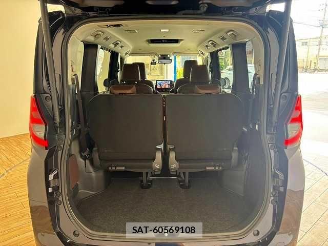Toyota NOAH 2022-04 8796930-12