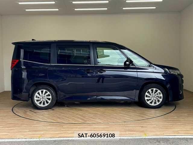 Toyota NOAH 2022-04 8796930-17