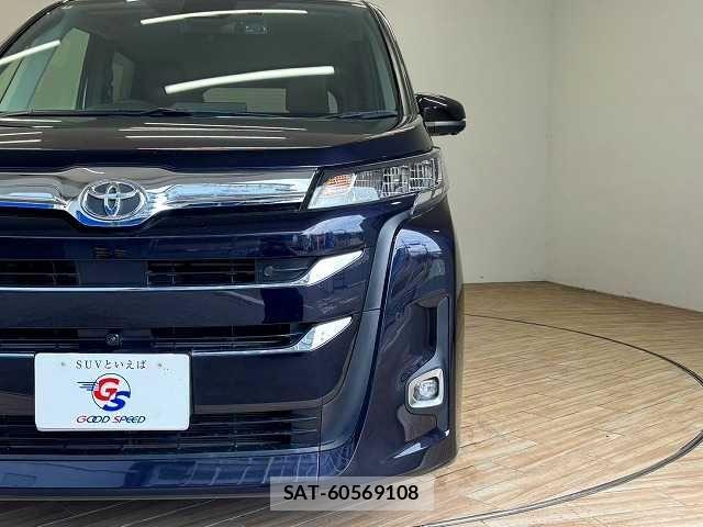 Toyota NOAH 2022-04 8796930-19