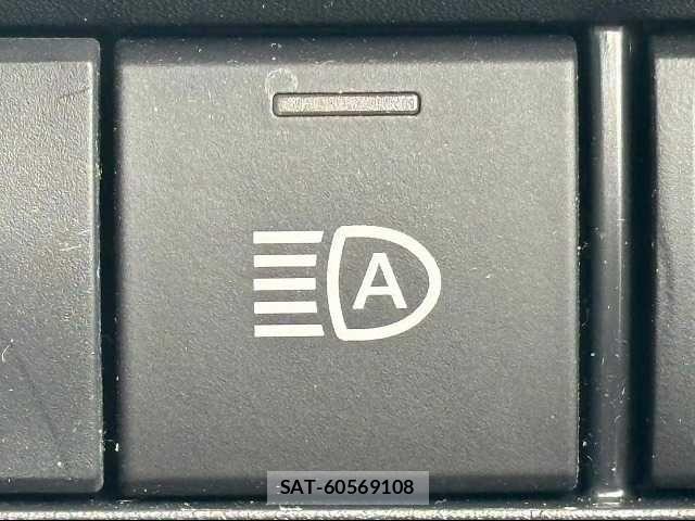 Toyota NOAH 2022-04 8796930-8