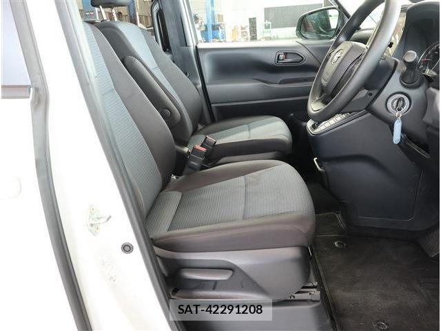 Toyota NOAH 2025-05 8796935-11