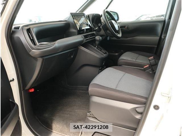 Toyota NOAH 2025-05 8796935-14