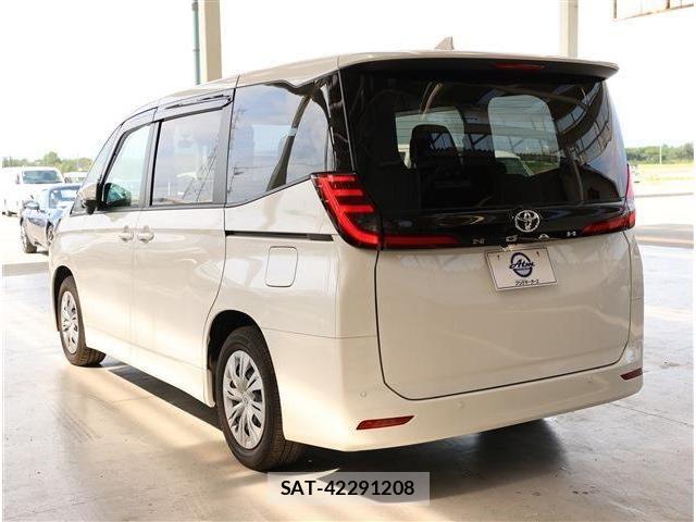 Toyota NOAH 2025-05 8796935-24