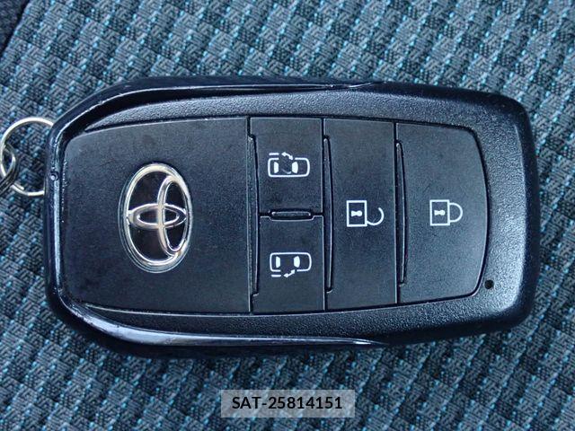 Toyota NOAH 2023-12 8796933-18