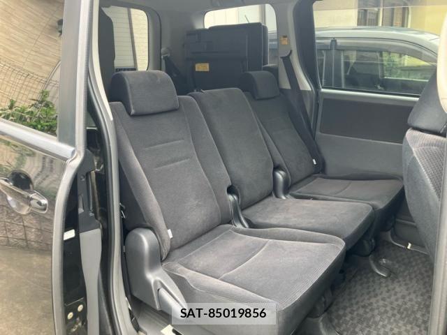 Toyota NOAH 2008-09 8796947-10