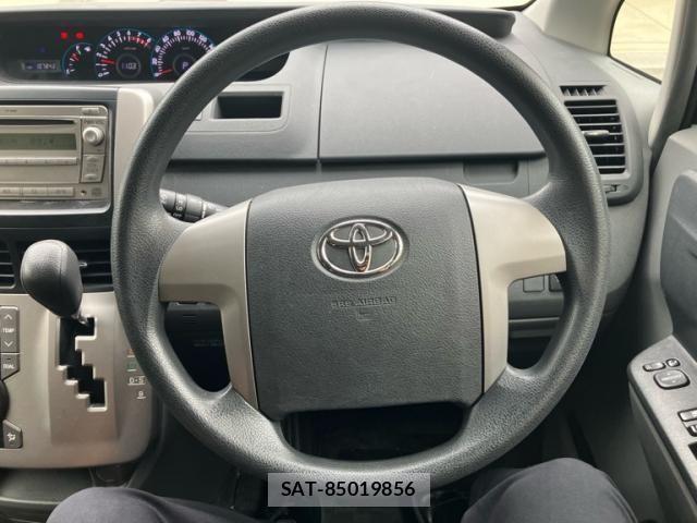 Toyota NOAH 2008-09 8796947-13