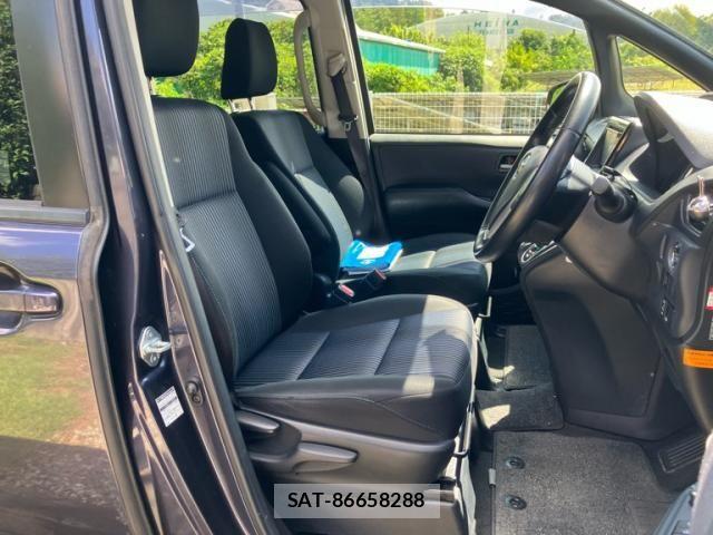 Toyota NOAH 2014-08 8796946-9