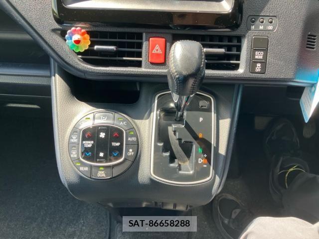 Toyota NOAH 2014-08 8796946-16