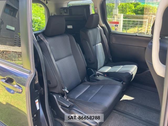 Toyota NOAH 2014-08 8796946-17