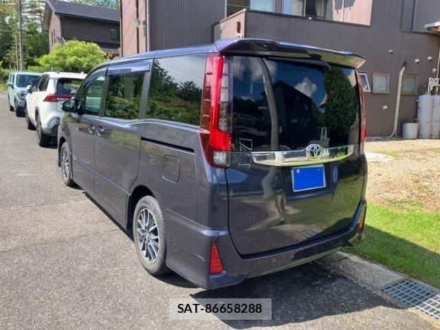 Toyota NOAH 2014-08 8796946-2