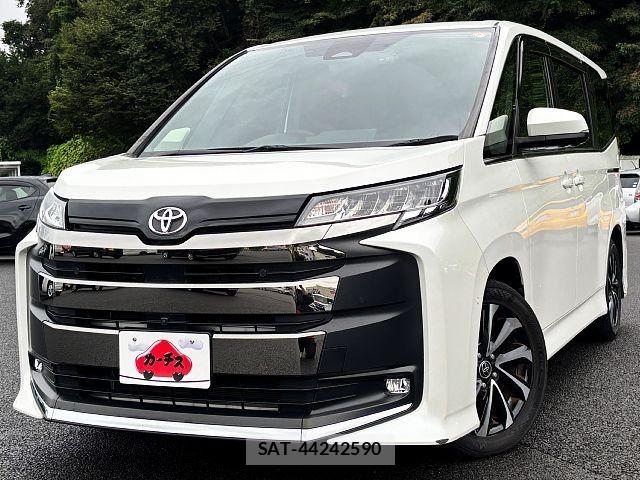 Toyota NOAH 2022-04 8830799-0