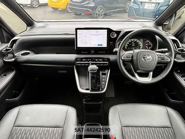 Toyota NOAH 2022-04 8830799-1