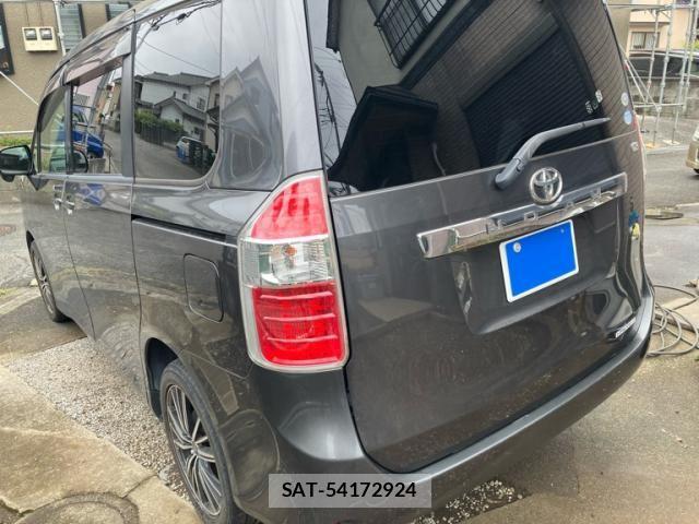 Toyota NOAH 2008-09 8830808-4