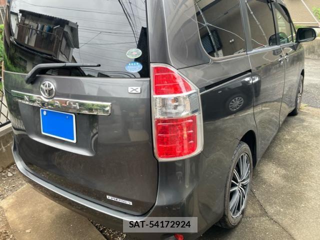 Toyota NOAH 2008-09 8830808-5