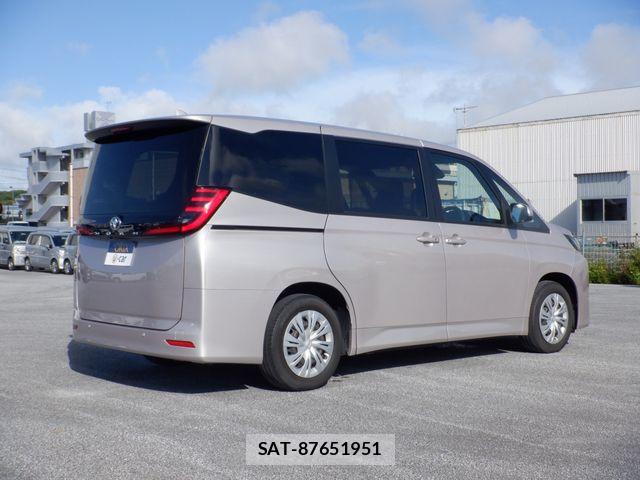 Toyota NOAH 2023-07 8830800-2