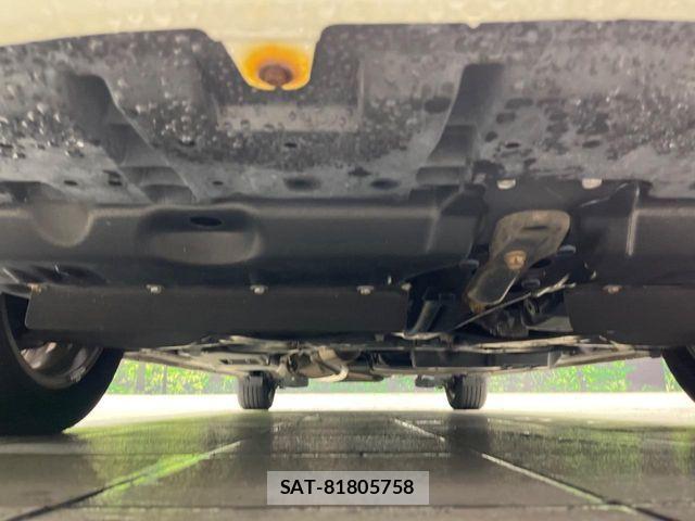Toyota NOAH 2016-07 8830803-19