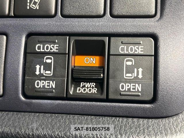 Toyota NOAH 2016-07 8830803-2