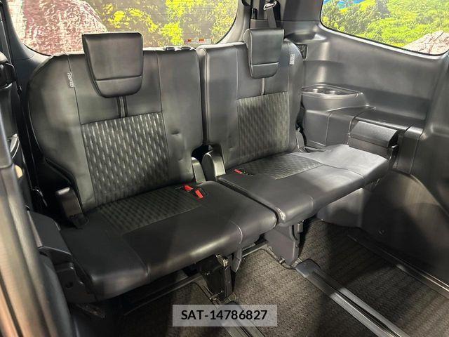 Toyota NOAH 2022-10 8830798-9