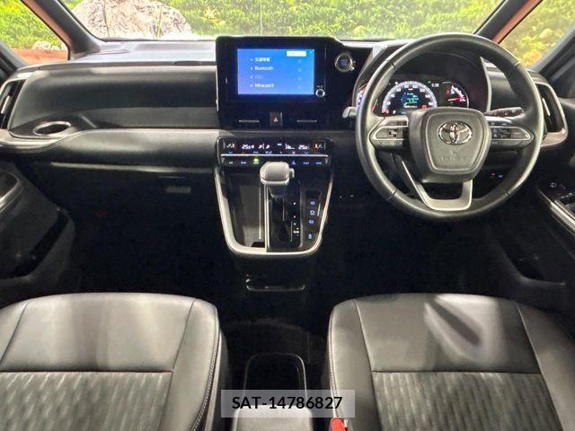 Toyota NOAH 2022-10 8830798-1