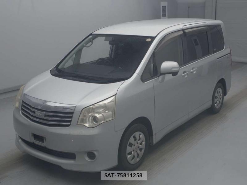 Toyota NOAH 2010-12 8830516-0