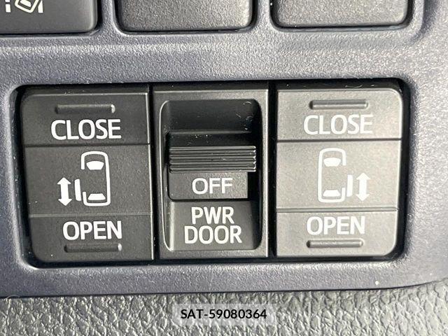 Toyota NOAH 2016-09 8830805-5