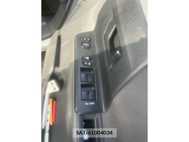 Toyota NOAH 2009-11 8830807-11
