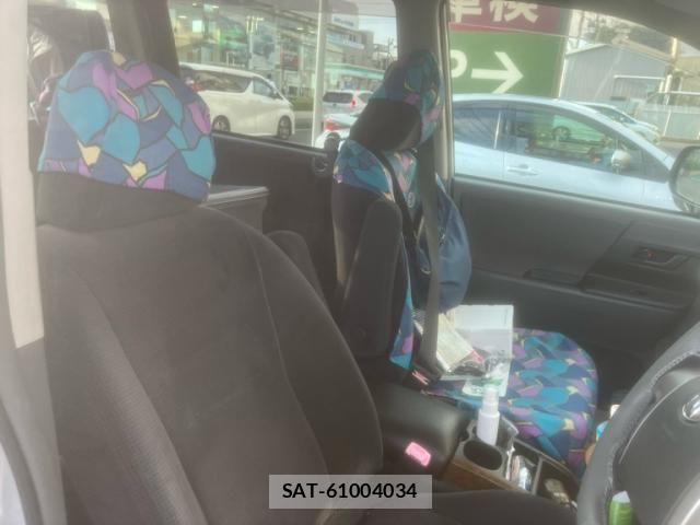 Toyota NOAH 2009-11 8830807-13