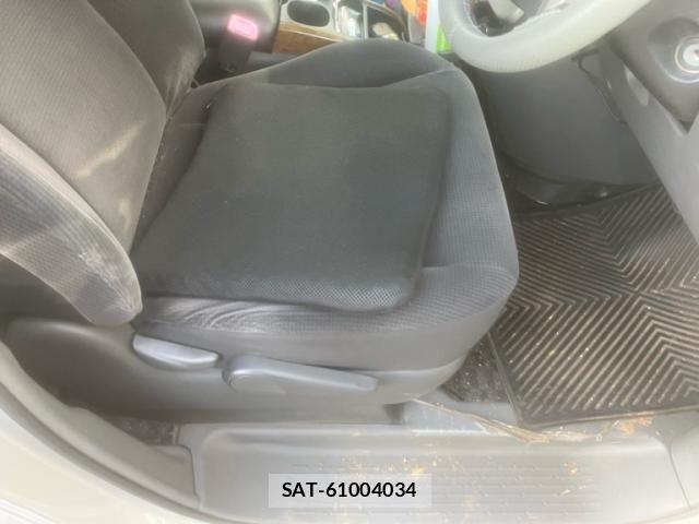 Toyota NOAH 2009-11 8830807-14